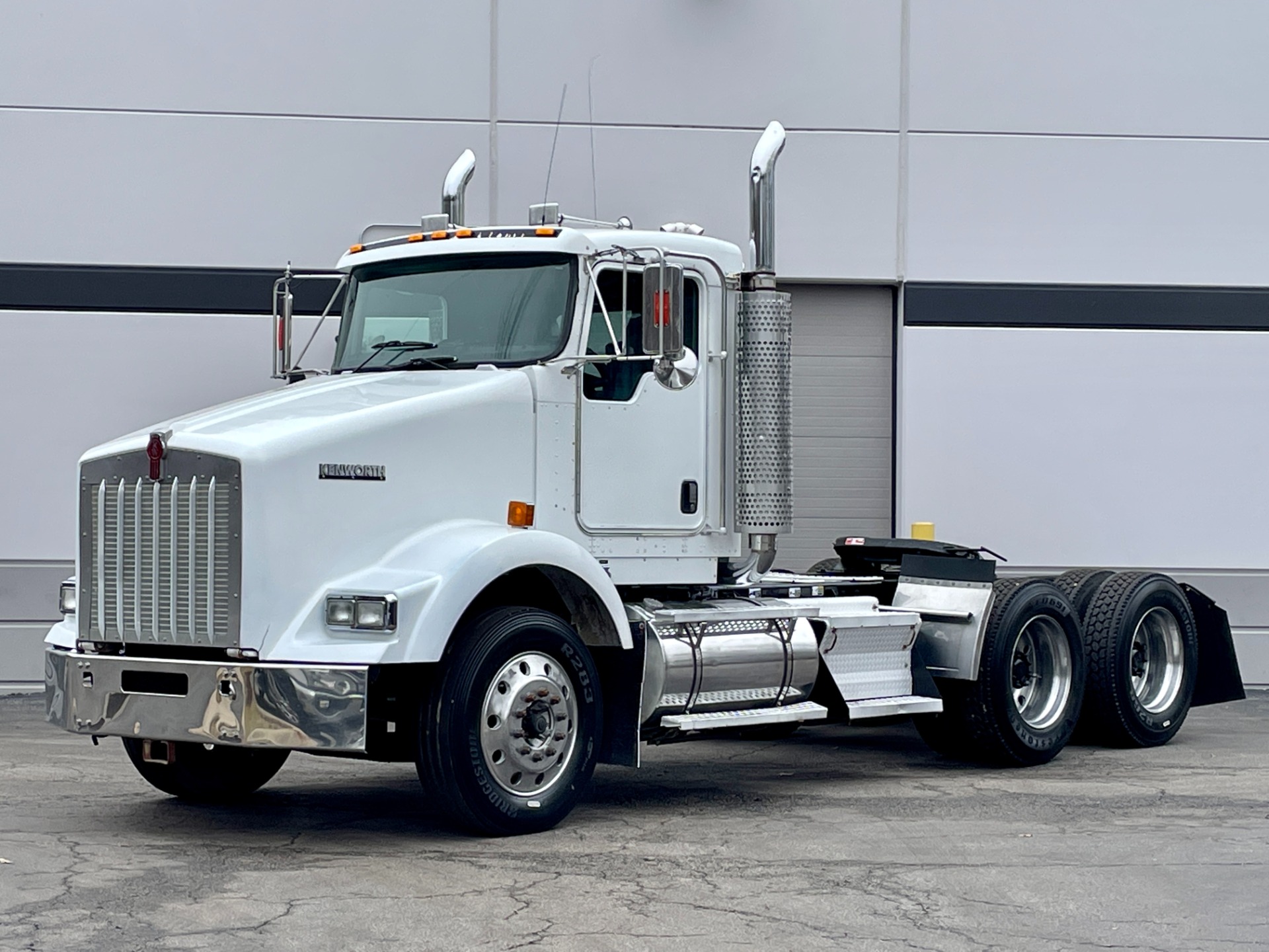 Used 2006 Kenworth T800 Day Cab Cummins ISX 475 Horsepower 10 Speed Manual WET KIT For