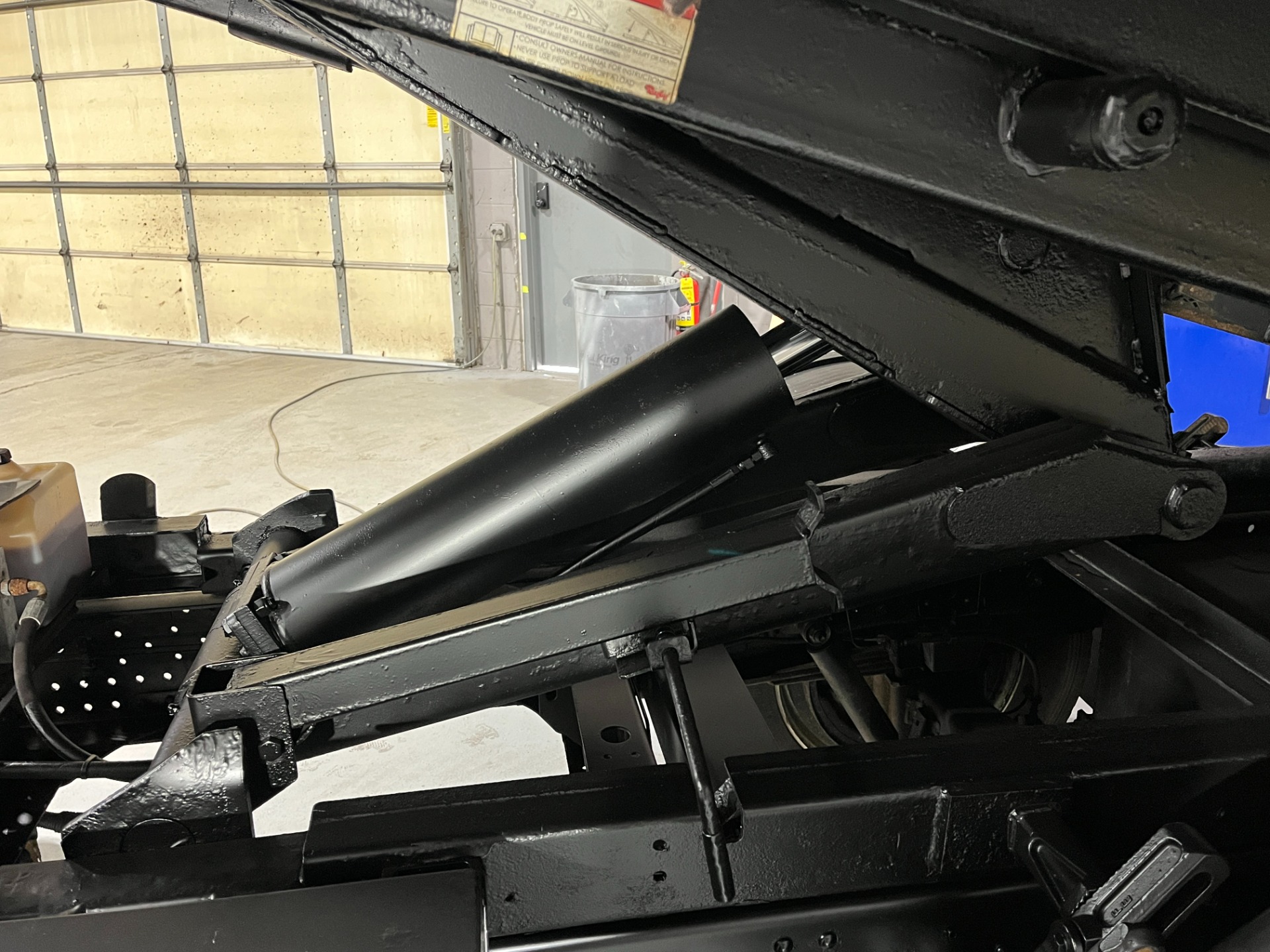 2018 Isuzu NRR - Photo 12