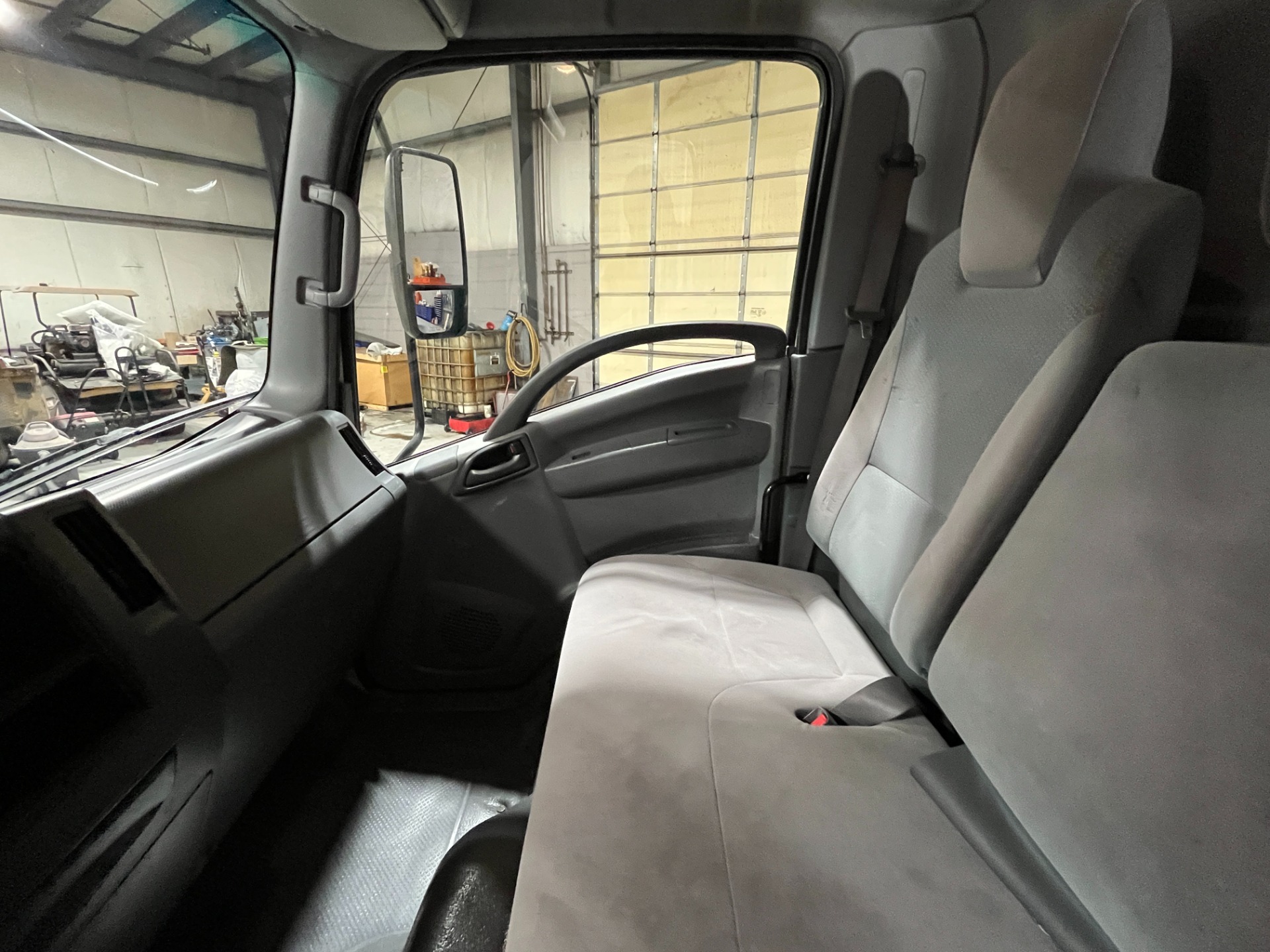 2018 Isuzu NRR - Photo 26