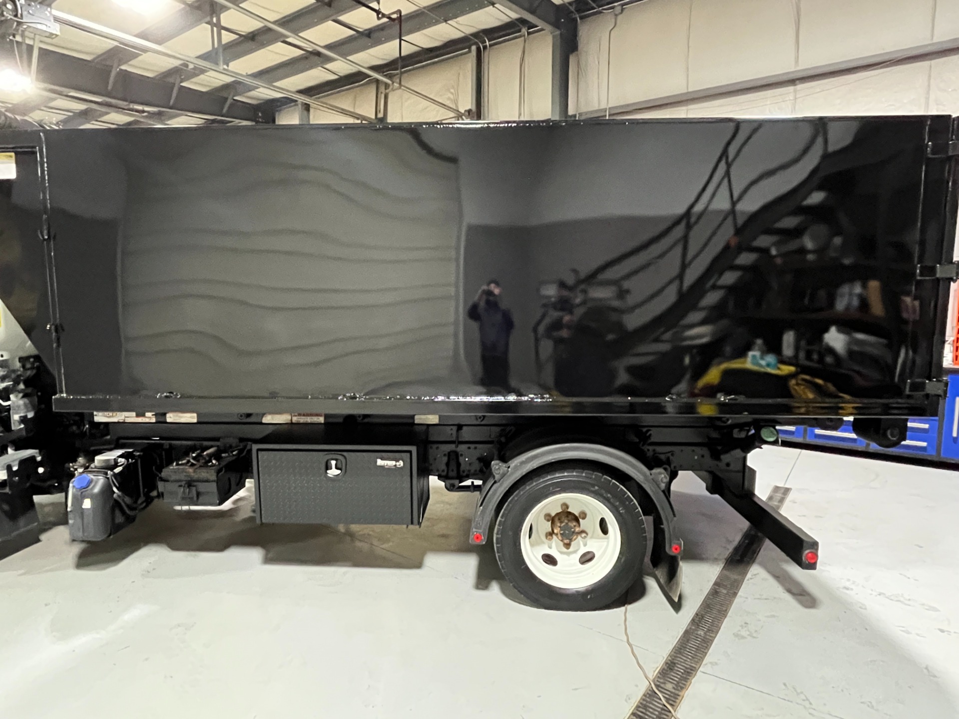 2018 Isuzu NRR - Photo 9