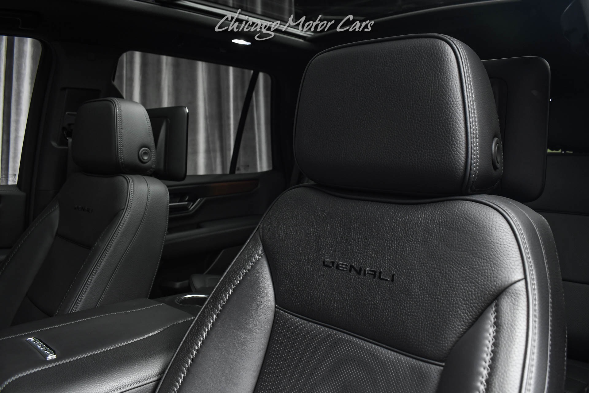 2025 GMC Yukon Denali - Photo 18