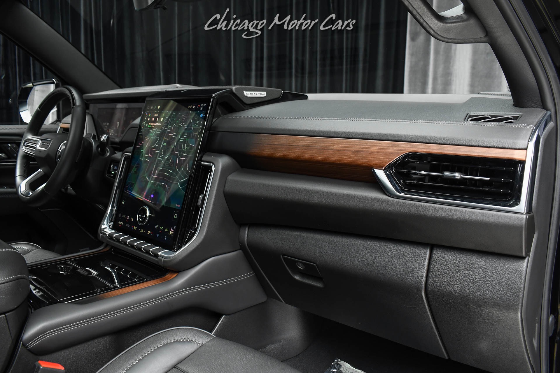 2025 GMC Yukon Denali - Photo 22