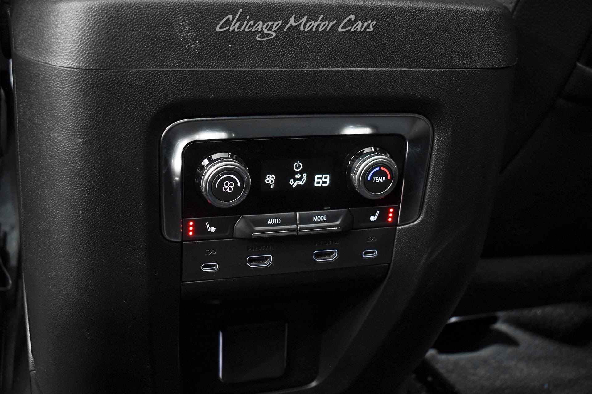 2025 GMC Yukon Denali - Photo 26