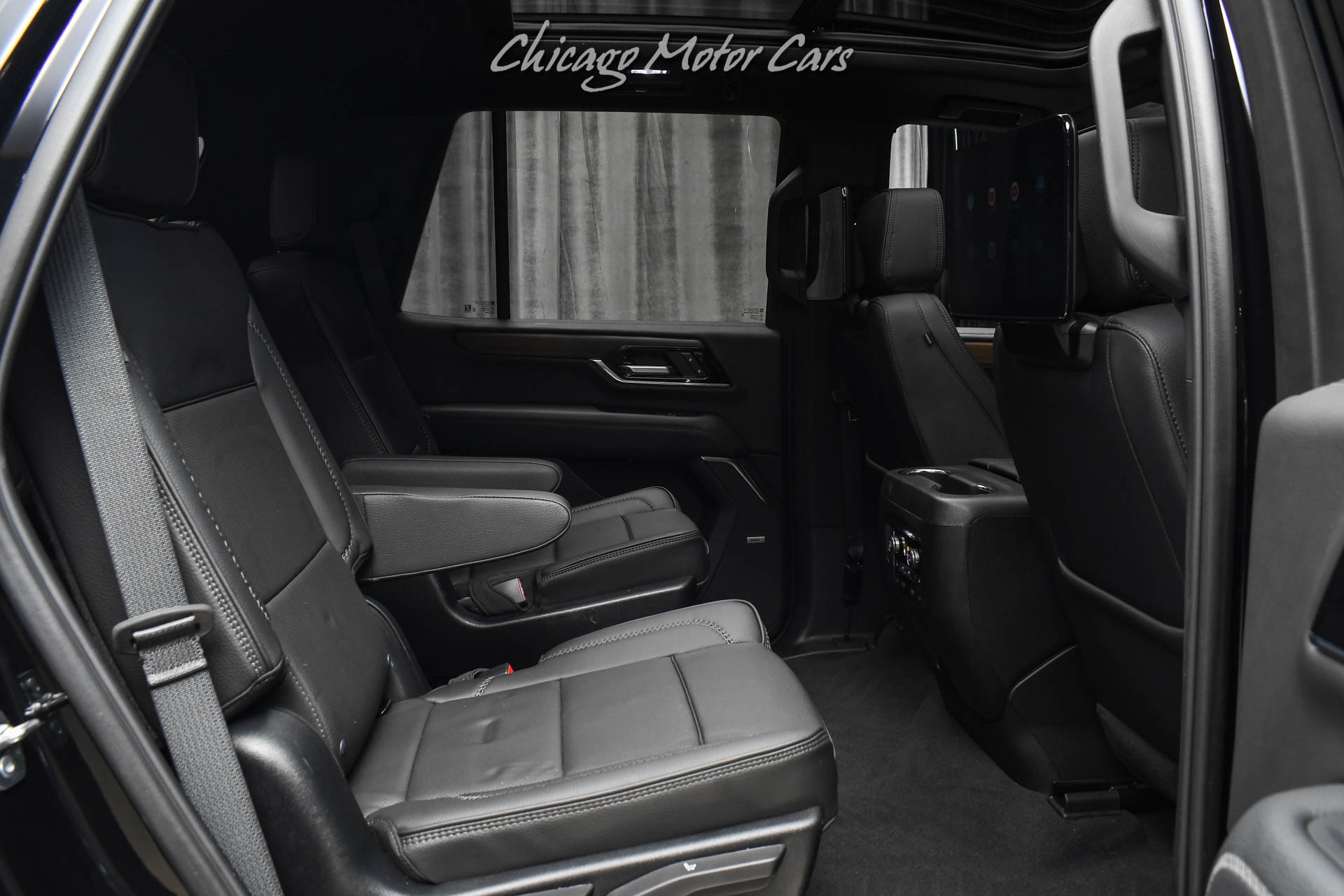 2025 GMC Yukon Denali - Photo 30