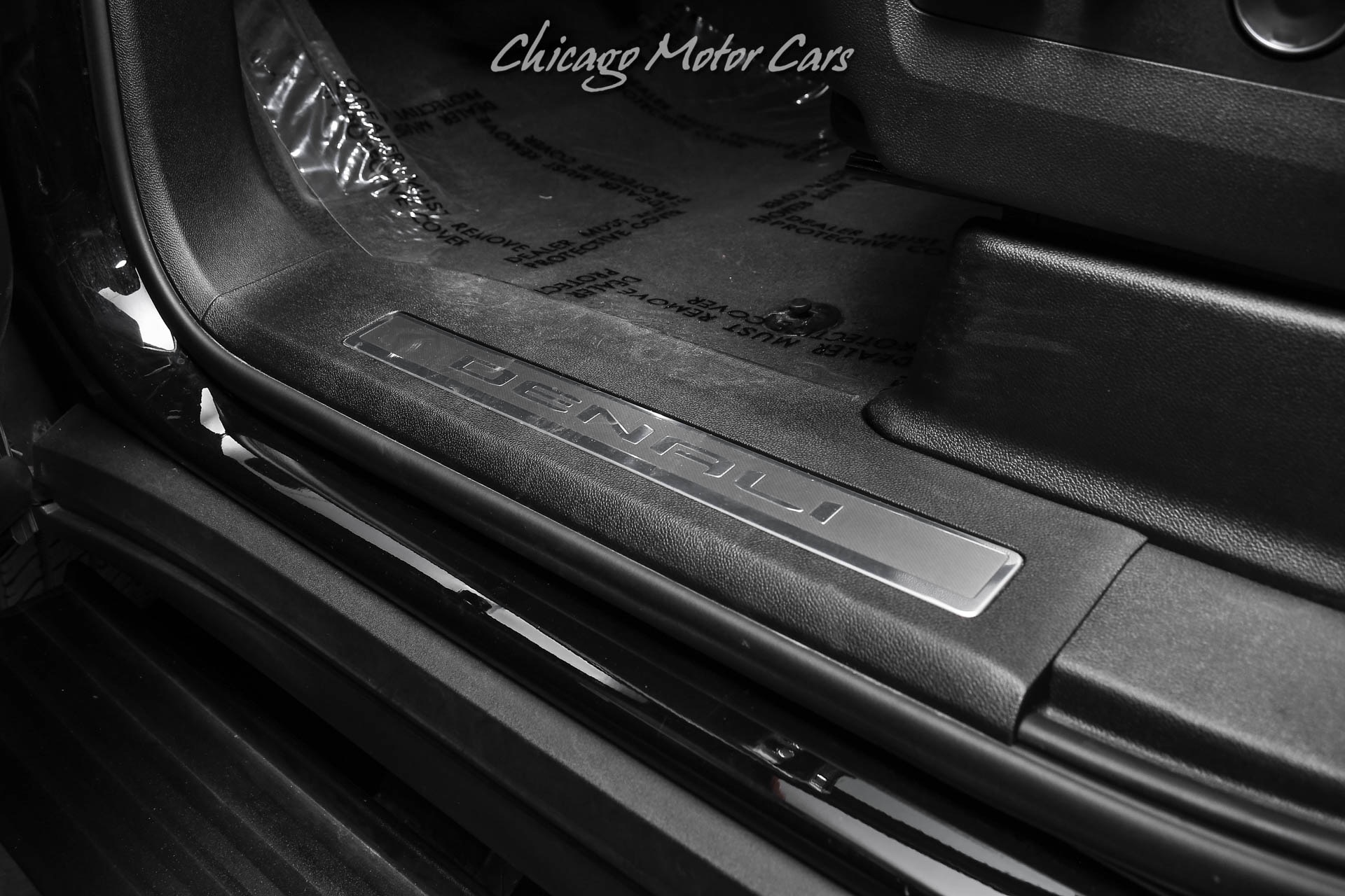 2025 GMC Yukon Denali - Photo 32