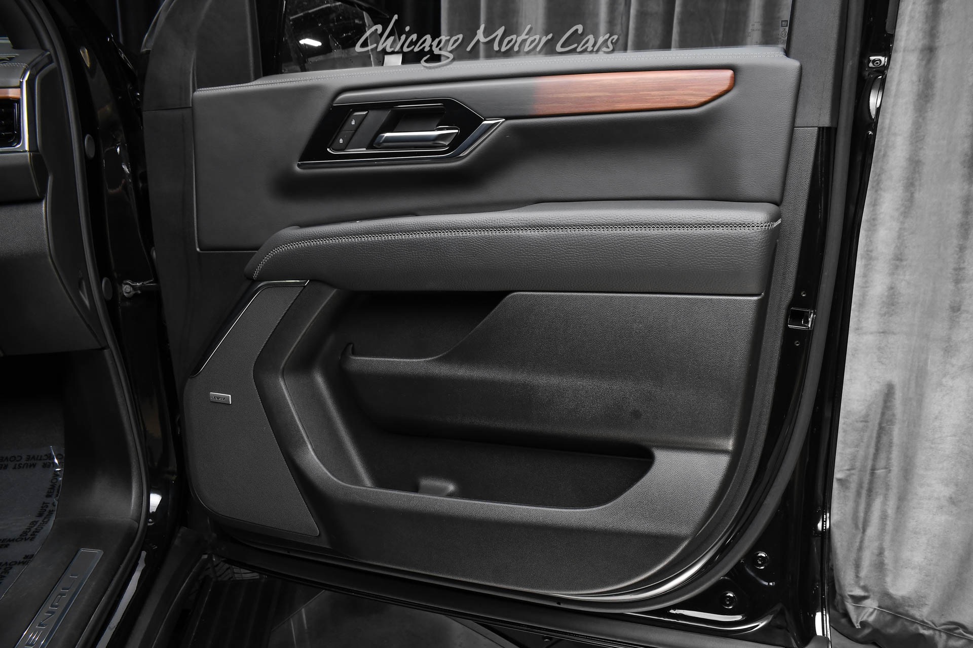 2025 GMC Yukon Denali - Photo 35